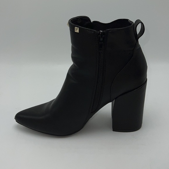 #S0050 Mari A. Comfort Black Zip-Up Pointed Toe Boots | Size: 6.5M - Picture 3 of 12
